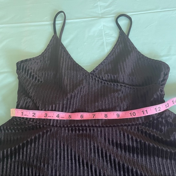 BLACK FOREVER 21 DRESS - Picture 4 of 10